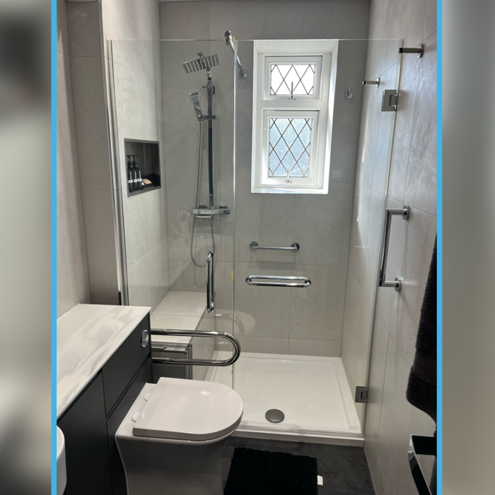 Bespoke Shaped Enclosure, Splashing Out Bathrooms